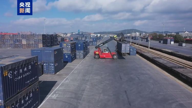中老铁路货运量突破6000万吨 生鲜冷链运输成新增长极